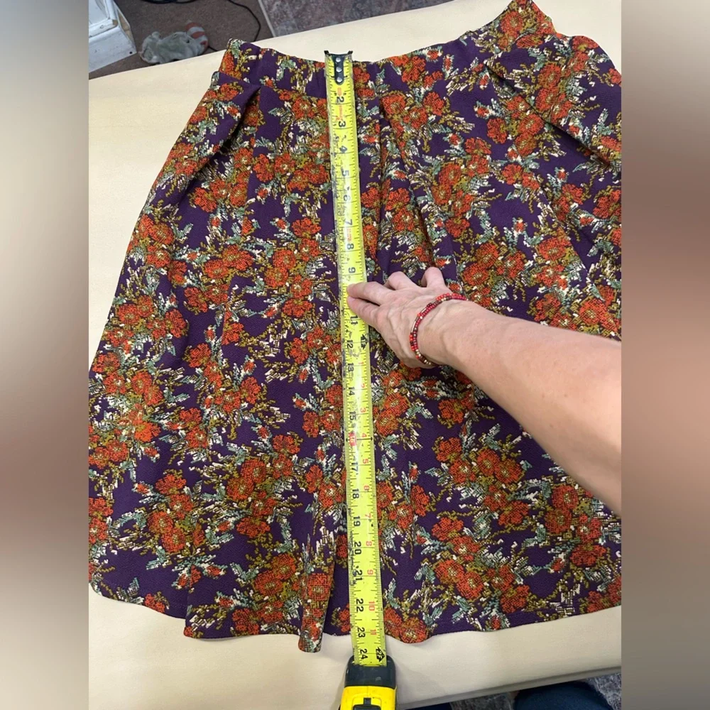 Lularoe medium floral pleated a line pull on midi skirt excellent condition